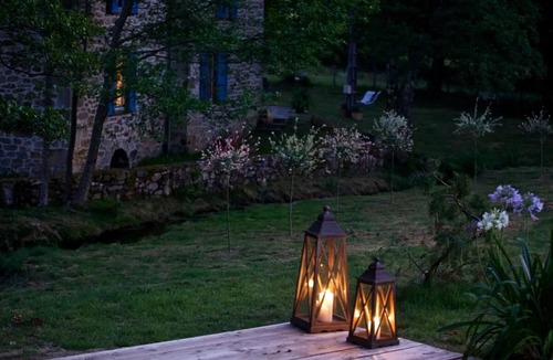Auriac House | Holiday Home 'Charmant Moulin De Selves' with Private Garden