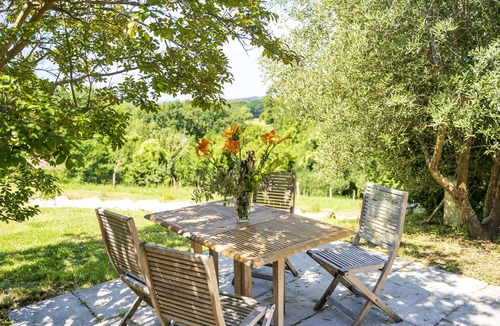 Arcangues House | Holiday Home 'Dependance Avec Jacuzzi' with Terrace, Garden and Wi-Fi