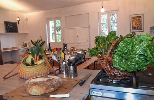 Issac House | Holiday Home 'Domaine De La Contie' with Private Terrace, Private Garden and Wi-Fi