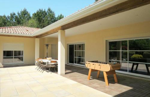 Grayan-Et-L'Hopital House | Holiday Home Eugénie by Interhome