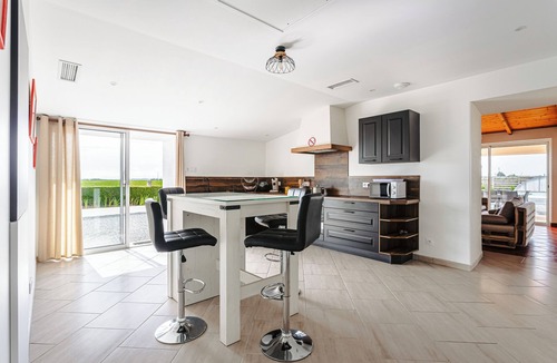 Marans House | Holiday Home 'Gîte Koala' with Private Pool, Wi-Fi and Air Conditioning