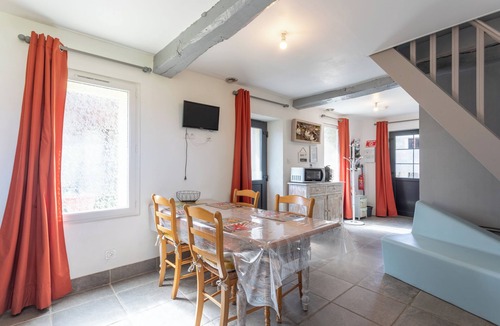 Mont House | Holiday Home 'Gîte les Charmilles' with Private Terrace, Private Garden and Wi-Fi