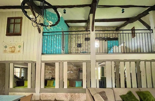Colayrac-Saint-Cirq House | Holiday Home 'Gîte Malabeille' with Shared Pool, Private Terrace and Wi-Fi