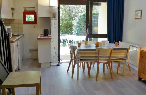 Lacanau-Ocean House | Holiday Home Golf de l'Ardilouse by Interhome