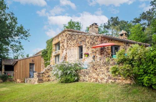 Mazeyrolles House | Holiday Home in Mazeyrolles with Garden