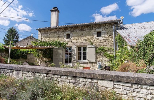 Sossais House | Holiday Home in Puygareau near Poitiers