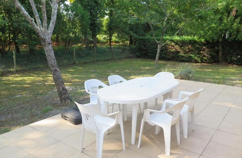 Hourtin House | Holiday Home L'Orée du Bois - HUT100 by Interhome