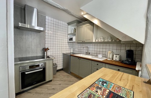 Saint-Cyprien House | Holiday Home 'La Cyprienne' with Private Terrace and Wi-Fi