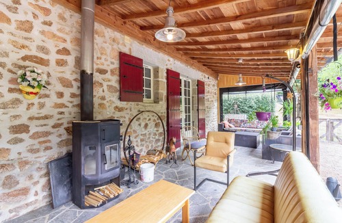 Piegut-Pluviers House | Holiday Home 'Les Touilles - Dordogne' with Private Pool, Private Terrace and Wi-Fi