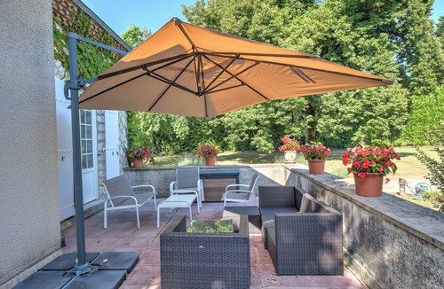 Riberac House | Holiday Home 'Le Puy Bellevue' with Private Pool, Private Terrace and Wi-Fi