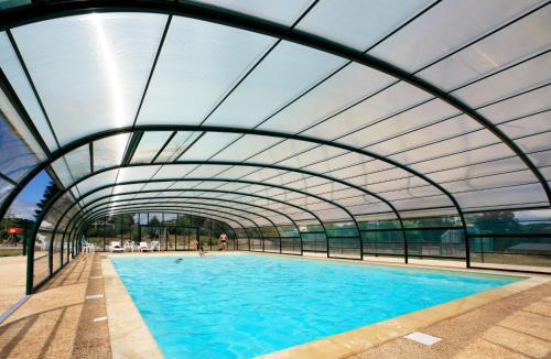 Beynat House | Holiday Home Les Hameaux de Miel by Interhome