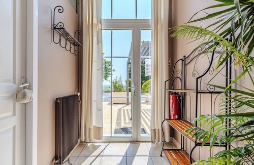 Montagne House | Holiday Home 'Les Marronniers' with Private Pool, Private Terrace and Wi-Fi