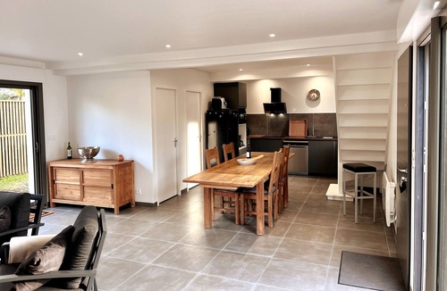Libourne House | Holiday Home 'Libourne 2 Chambres' with Private Terrace, Private Garden and Wi-Fi
