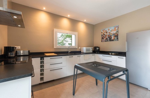 Ousse House | Holiday Home 'Maison De Campagne' with Private Terrace, Private Garden and Wi-Fi