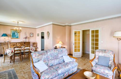 Vaux-sur-Mer House | Holiday Home Maison Pasteur by Interhome