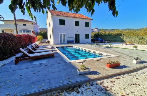 Slatine House | Holiday Home Nino with amazing swimming pool