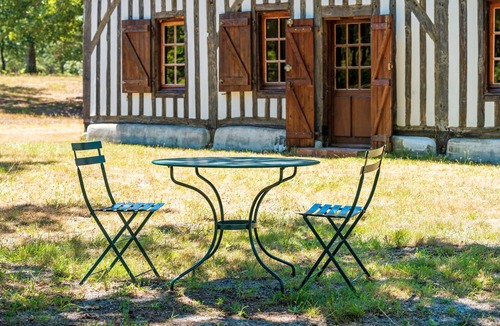 Sabres House | Holiday Home 'Petit Chantalaoude' with Private Terrace, Private Garden and Wi-Fi