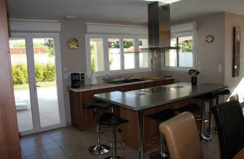 La Tremblade House | Holiday home with heated swimming pool, new bedding, in a calm area
