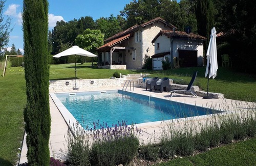 Verteillac House | Holiday home with pool in Verteillac