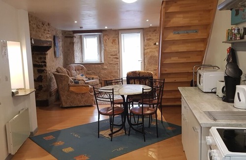 Ruffec Cottage | Homely, Comfortable 2-Bed Stone Cottage in Ruffec in Ruffec