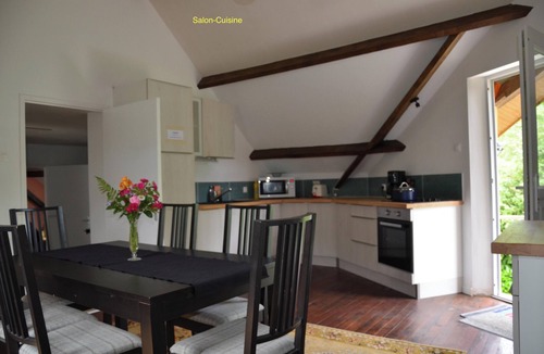 Orgnac-sur-Vezere Apartment | Homerez - Apartment Orgnac-sur-Vézère