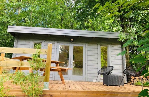Salleboeuf Ski Chalet | Homerez - Beautiful chalet for 6 ppl. with shared pool and terrace at Sallebœuf