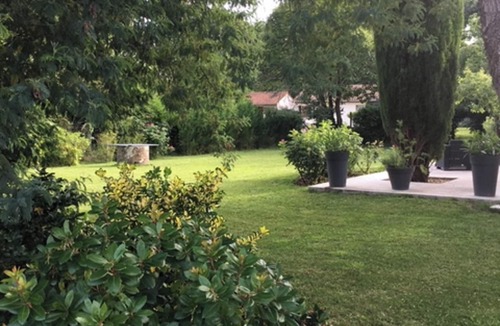 Arsac House | Homerez - Charming House in Arsac with Terrace and Garden