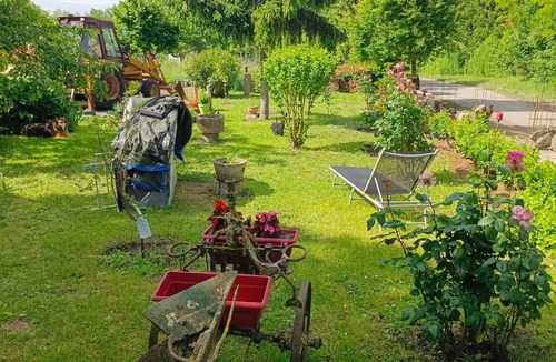 Montils House | Homerez - Cosy Bungalow in Montils with Garden and Air Conditioning