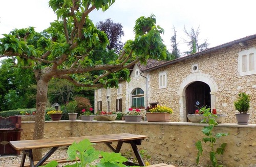 Saint-Front-de-Pradoux House | Homerez - House for 4 ppl. with shared pool and spa at Saint-Front-de-Pradoux