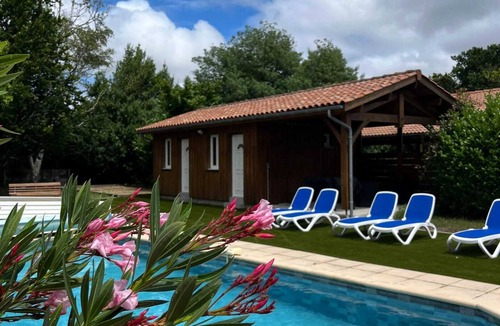 Sainte-Eulalie-en-Born Villa | Homerez - Villa in Sainte-Eulalie-en-Born
