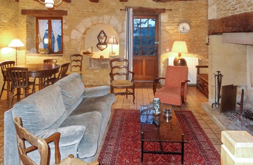 Saint-Amand-de-Coly House | Homerez - House for 6 ppl. with shared pool and terrace at Saint Amand de Coly