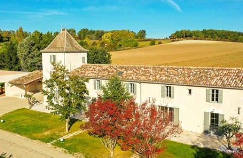 Eymet House | Homerez - House for 6 ppl. with shared pool, garden and terrace at Eymet