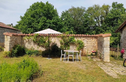 Villiers-le-Roux House | Homerez - House Villiers-le-Roux