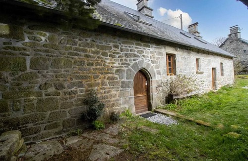 Chaumeil House | Homerez - House in Chaumeil with Fireplace