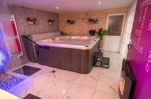 Arcay House | Homerez - Nice house with garden and terrace & Wifi