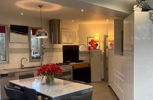 Sainte-Croix-Du-Mont Villa | Homerez - Villa amid the vineyards