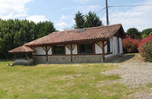 Pontonx-sur-l'Adour Villa | Homerez - Villa for 4 ppl. with shared pool and terrace at Pontonx-sur-l'Adour