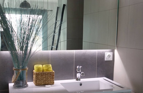 Montagrier Apartment | Homestay Bellevue-Cozy, cozy & stunning views for 2 people