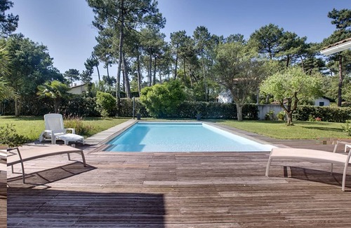 Les Estagnots Villa | Hossegor Air-conditioned villa sleeps 10 with heated pool