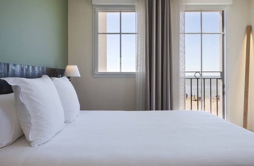 Quartier du Casino Hotel | Hotel Les Flots - Chatelaillon Plage