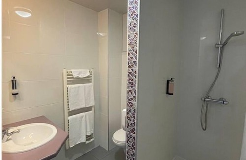 Saint-Jean-le-Vieux Hotel | Hotel Mendy