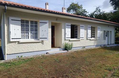 Moulis-en-Medoc House | House 65m2. Large garden, vineyard view
