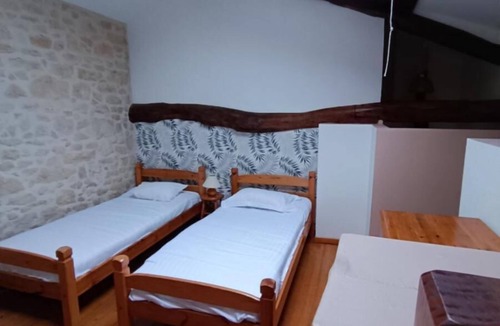 Ternant Apartment | House 8 sleeps 6 3 bedrooms (including mezzanine)