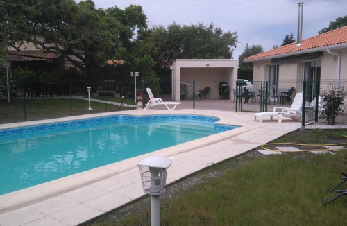 Saint-Aubin-de-Medoc House | House at the gateway to Bordeaux and the Médoc. July 1 to 13 and August 15 to 31
