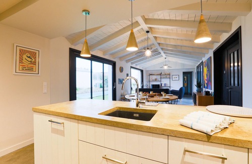 Le Bois-Plage-en-Re House | House for 10, pool, in the heart of the Ile de Ré