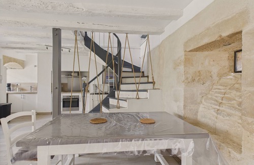 Saint-Leon-sur-Vezere Ski Chalet | House for 5 with outdoor courtyard in the center