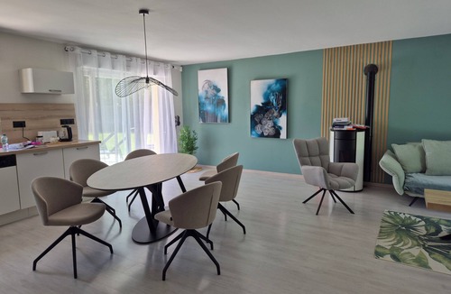 La Chapelle Montbrandeix House | House with swimming pool, pets welcome. 3300-metre fenced park