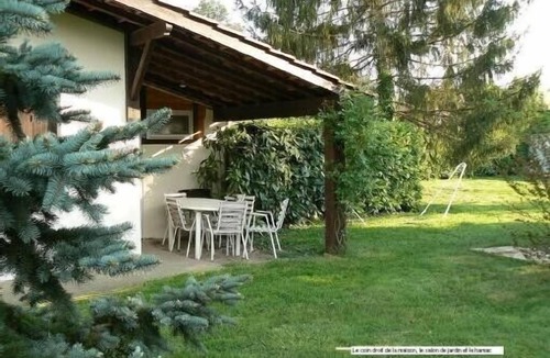 Saint-Hilaire-de-Lusignan House | House in large enclosed garden - pets welcome - quiet and safe