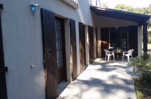 Domino Villa | House in the heart of the forest close to the beach and shops