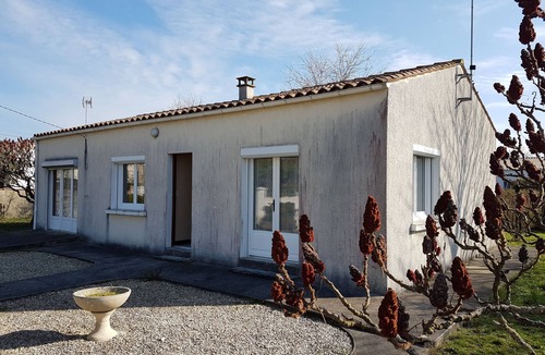 Marennes House | House in MARENNES at the foot of L ÎLE de D OLERON